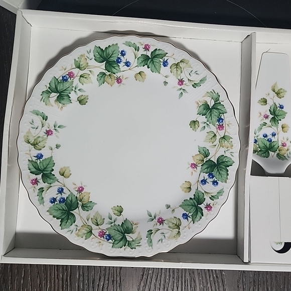 Andrea Sadek Plate & Sever Set - Picture 1 of 2
